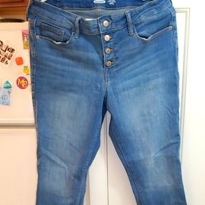 High waisted blue jeans with a tethered cuff